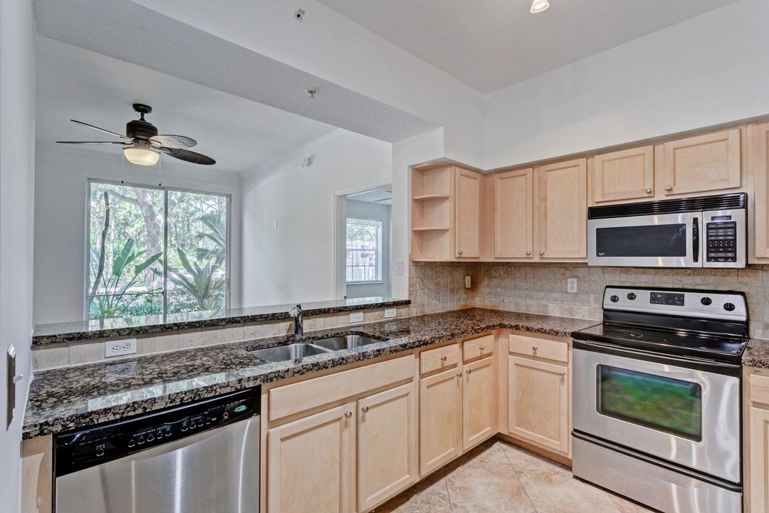 For Sale: $442,500 (2 beds, 2 baths, 1194 Square Feet)