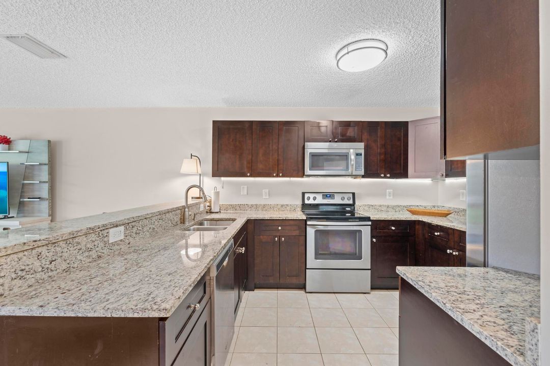 Active With Contract: $2,300 (2 beds, 2 baths, 1383 Square Feet)