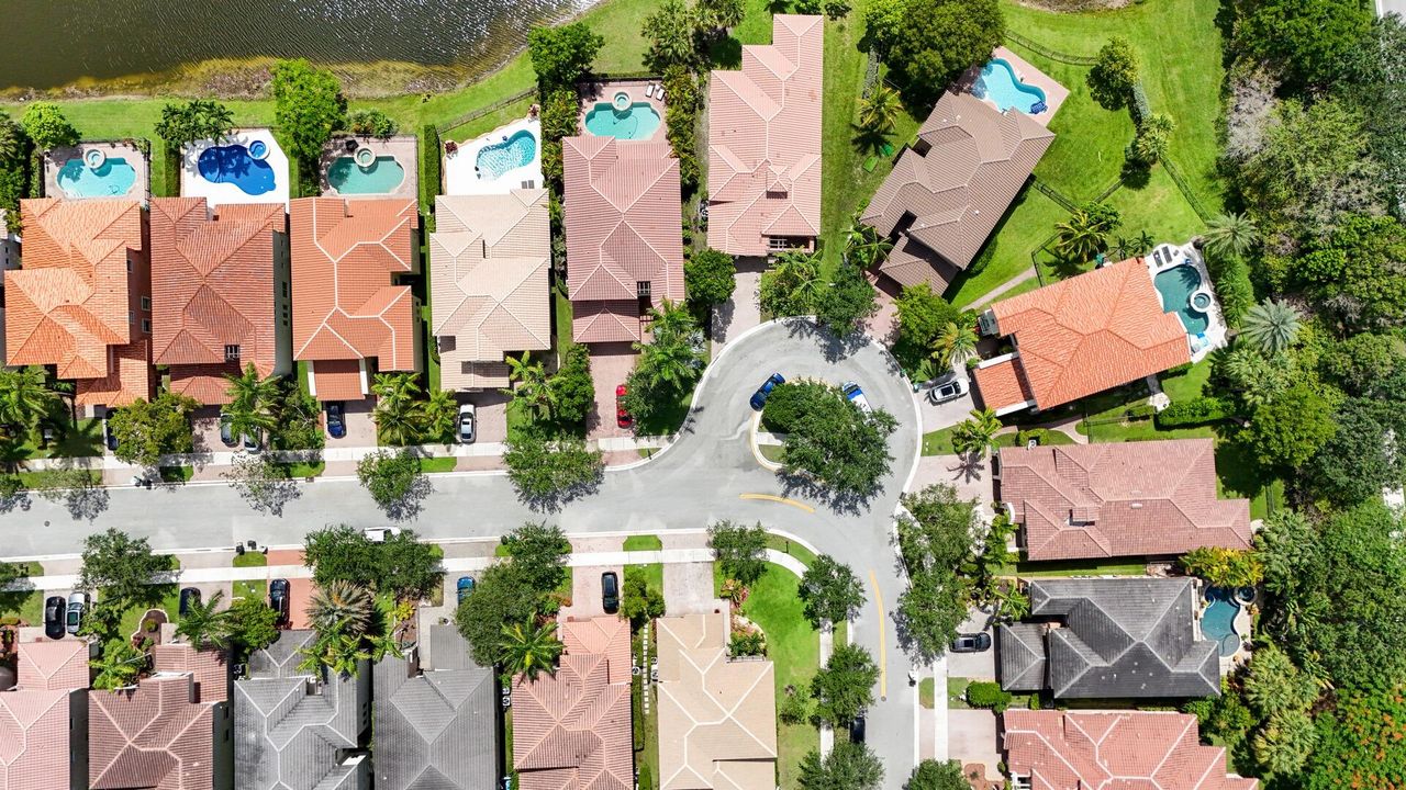 Active With Contract: $850,000 (4 beds, 3 baths, 2426 Square Feet)