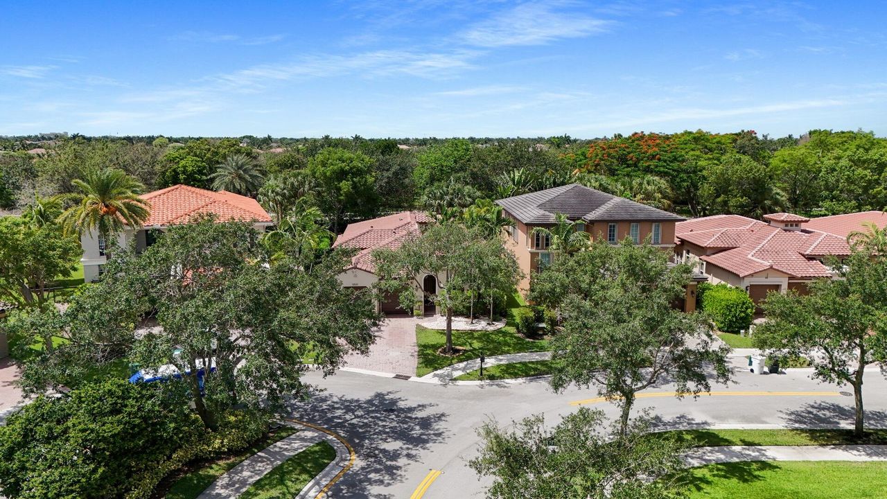 Active With Contract: $850,000 (4 beds, 3 baths, 2426 Square Feet)