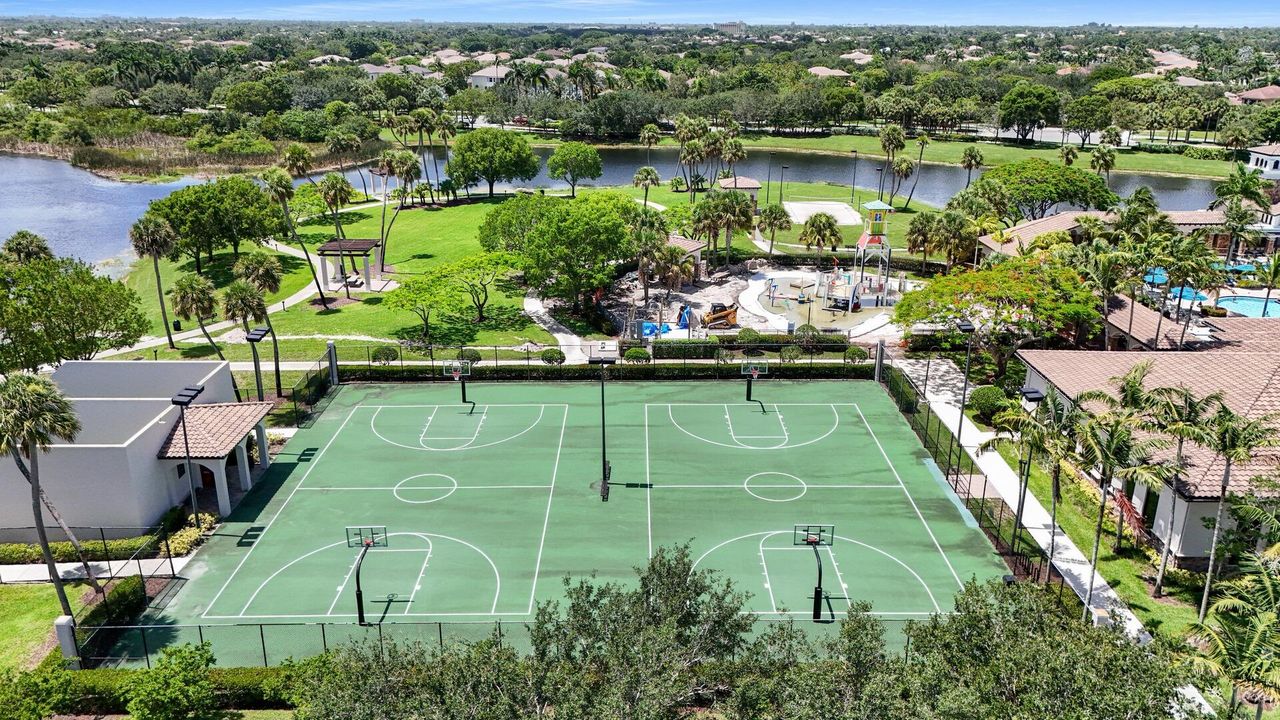 Active With Contract: $850,000 (4 beds, 3 baths, 2426 Square Feet)