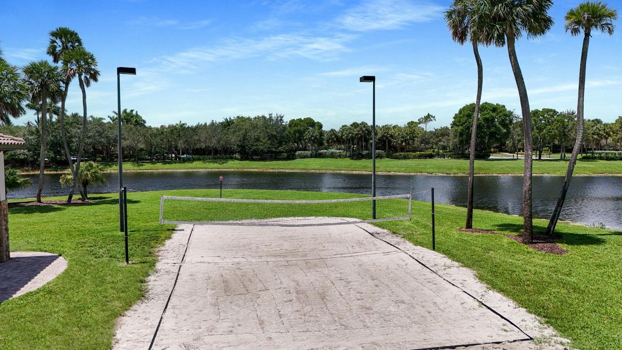 Active With Contract: $850,000 (4 beds, 3 baths, 2426 Square Feet)