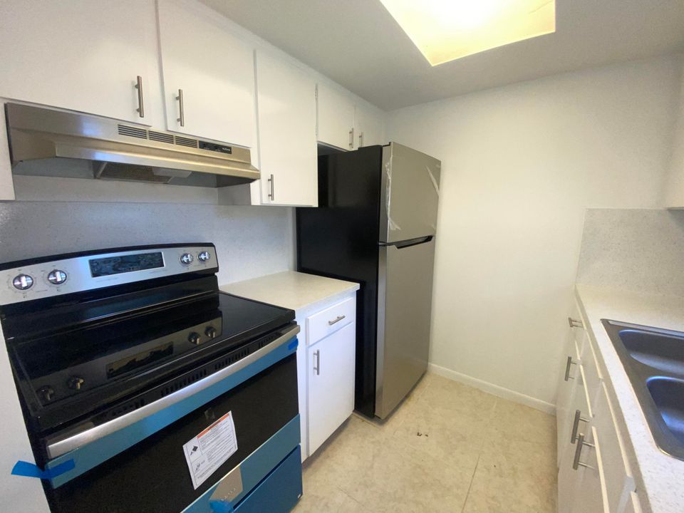 For Rent: $1,600 (1 beds, 1 baths, 560 Square Feet)