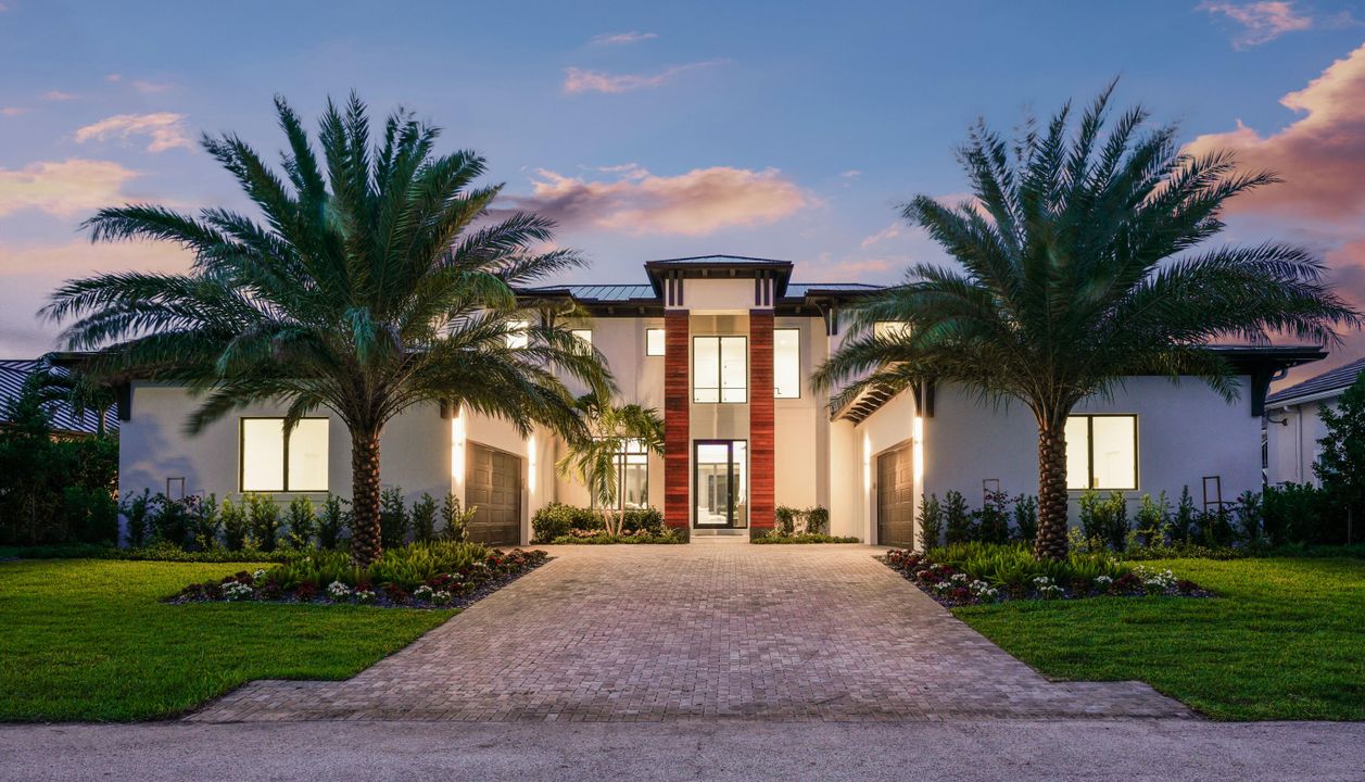 For Sale: $7,400,000 (6 beds, 7 baths, 6520 Square Feet)