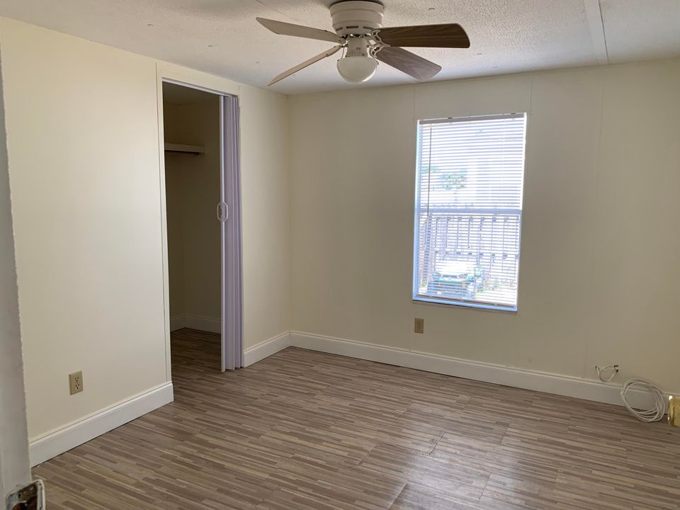 Active With Contract: $2,600 (3 beds, 2 baths, 1152 Square Feet)