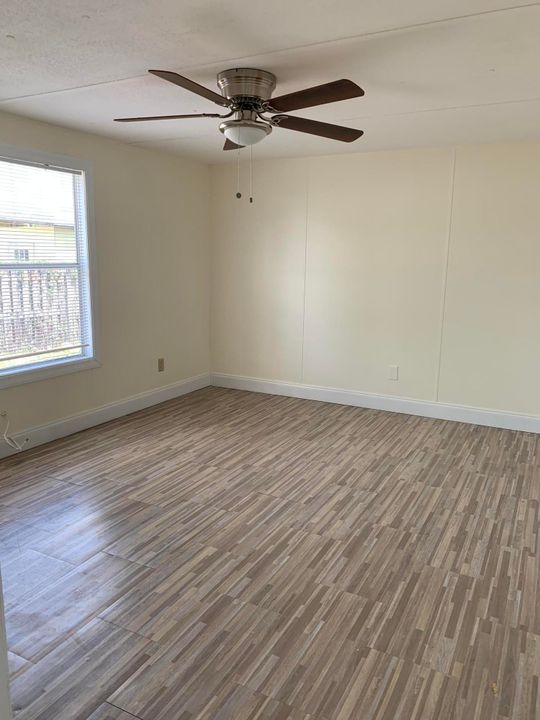 Active With Contract: $2,600 (3 beds, 2 baths, 1152 Square Feet)