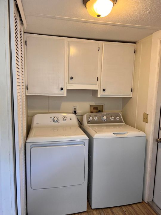 Active With Contract: $2,600 (3 beds, 2 baths, 1152 Square Feet)