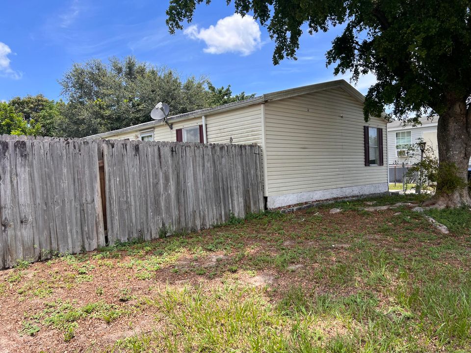 Active With Contract: $2,600 (3 beds, 2 baths, 1152 Square Feet)