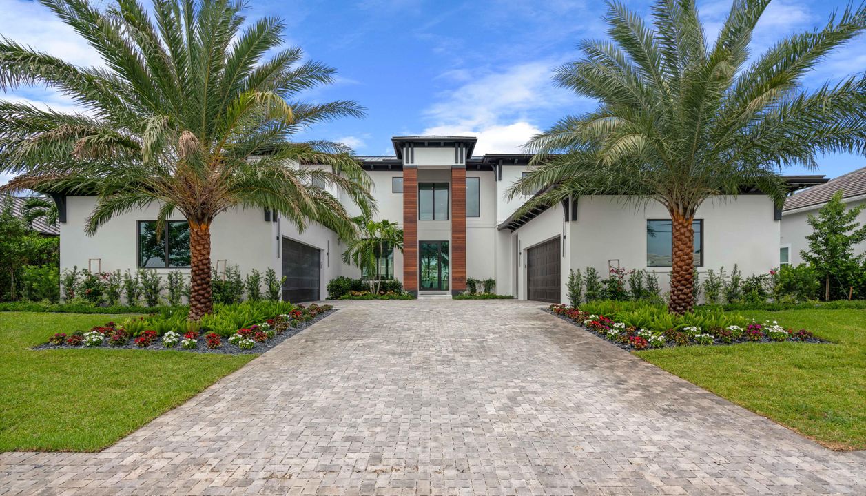 For Sale: $7,400,000 (6 beds, 7 baths, 6520 Square Feet)