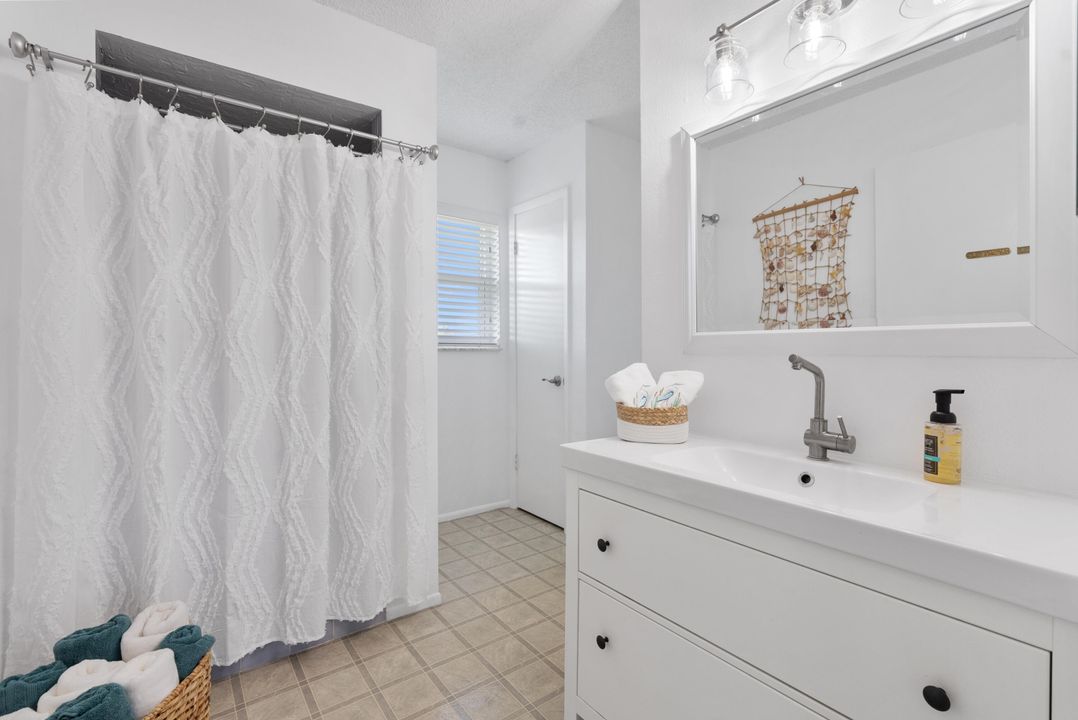 For Sale: $674,900 (2 beds, 1 baths, 1144 Square Feet)