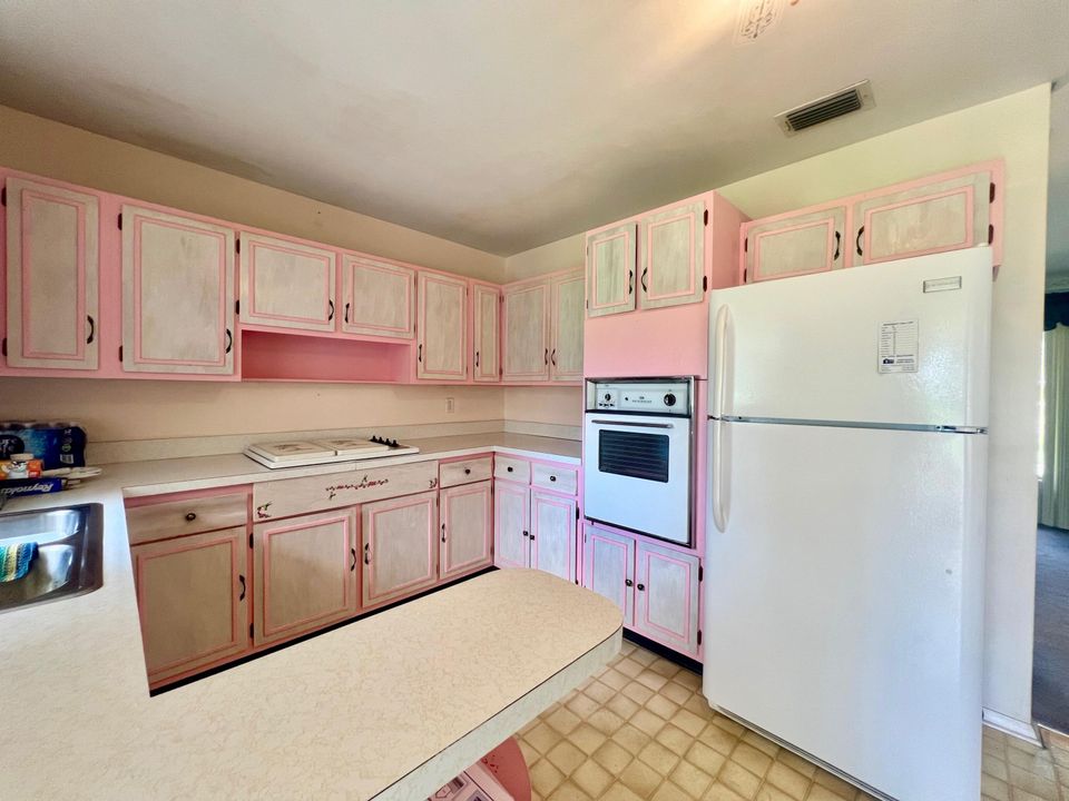 For Sale: $285,000 (2 beds, 1 baths, 1230 Square Feet)