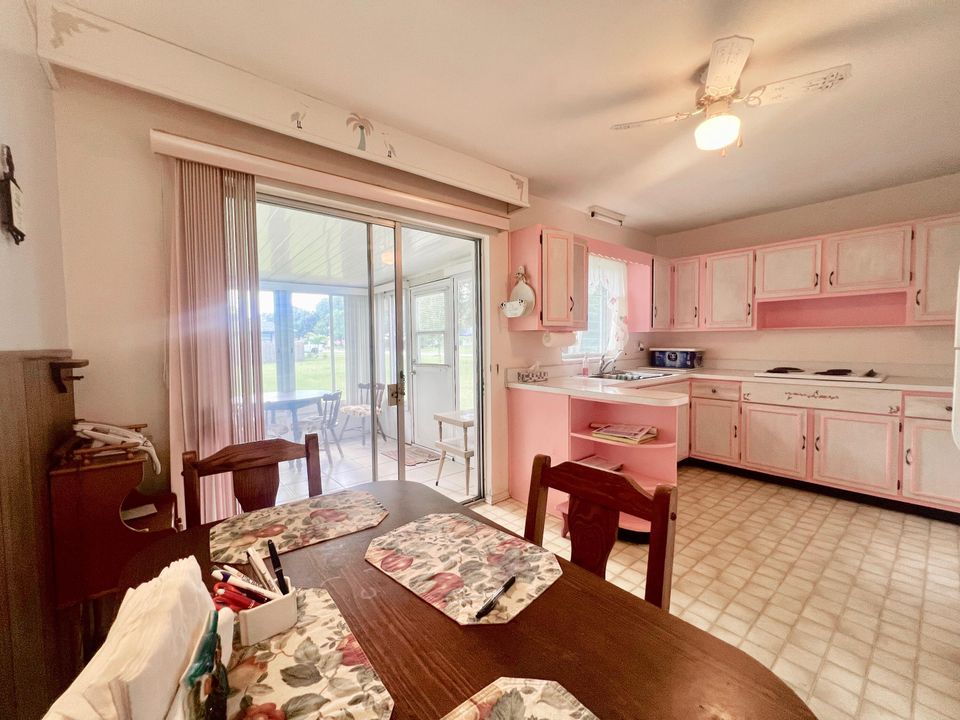 For Sale: $285,000 (2 beds, 1 baths, 1230 Square Feet)