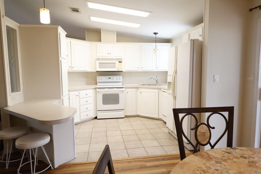 For Sale: $145,000 (2 beds, 2 baths, 1215 Square Feet)