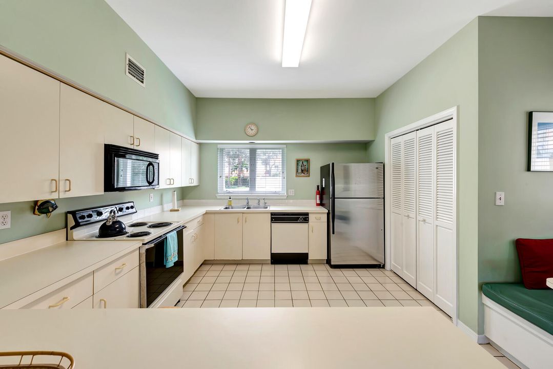 For Sale: $410,000 (2 beds, 2 baths, 1486 Square Feet)