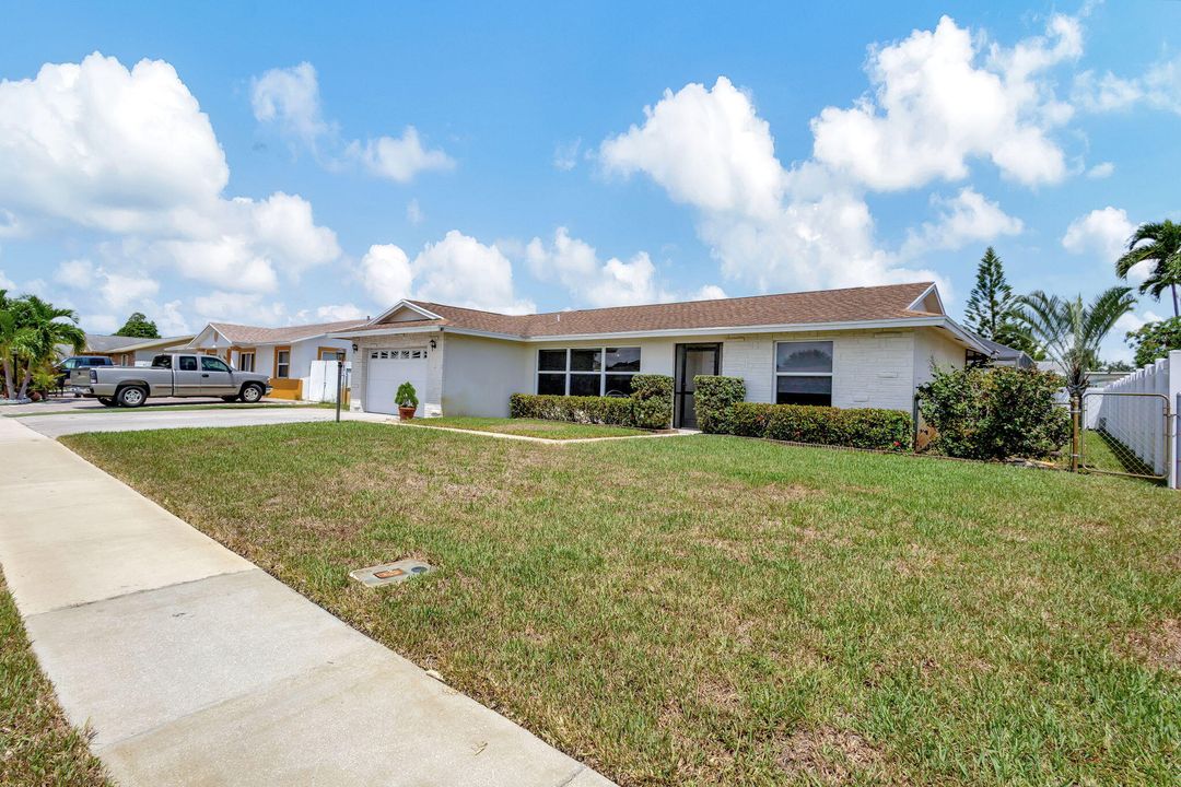 Active With Contract: $525,000 (3 beds, 2 baths, 1452 Square Feet)