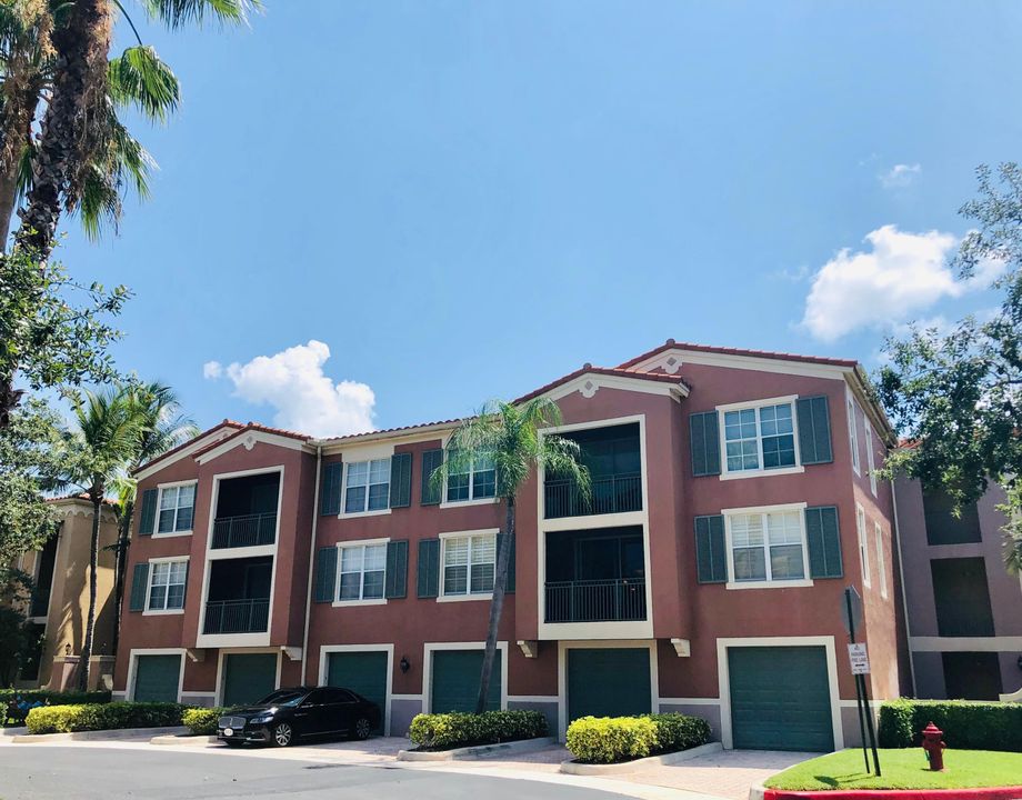 Active With Contract: $4,850 (2 beds, 2 baths, 1223 Square Feet)