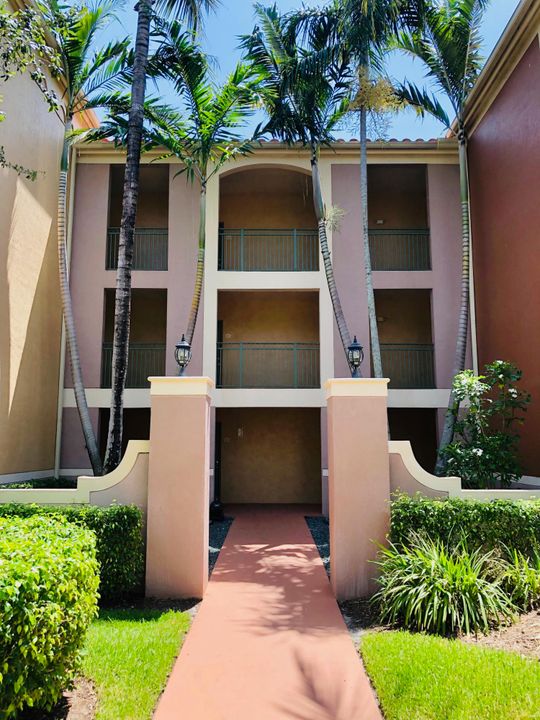 Active With Contract: $4,850 (2 beds, 2 baths, 1223 Square Feet)