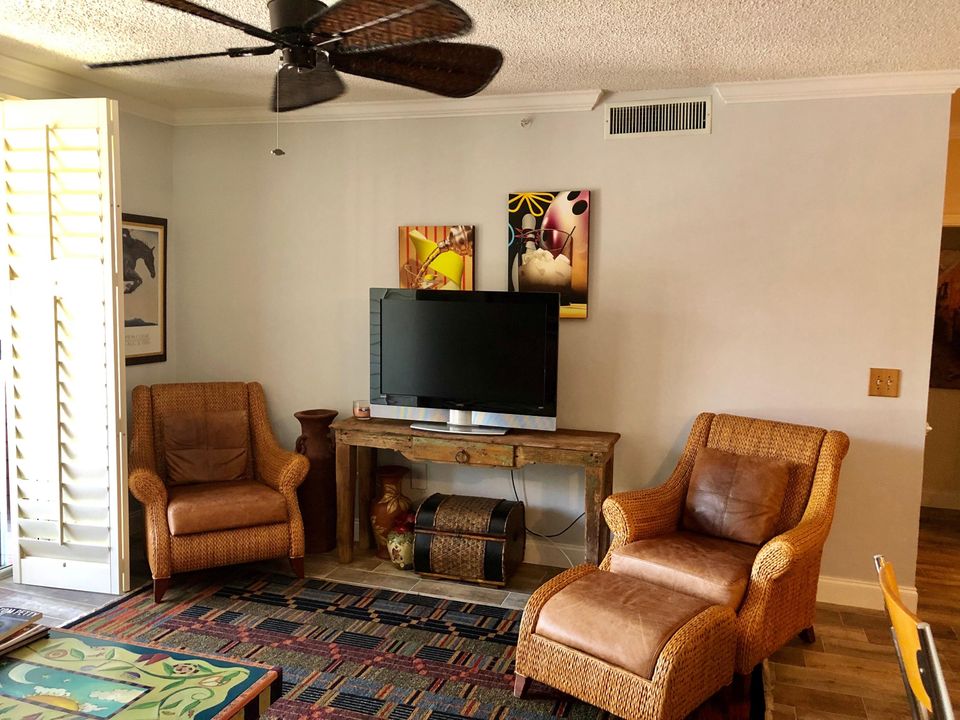 Active With Contract: $4,850 (2 beds, 2 baths, 1223 Square Feet)