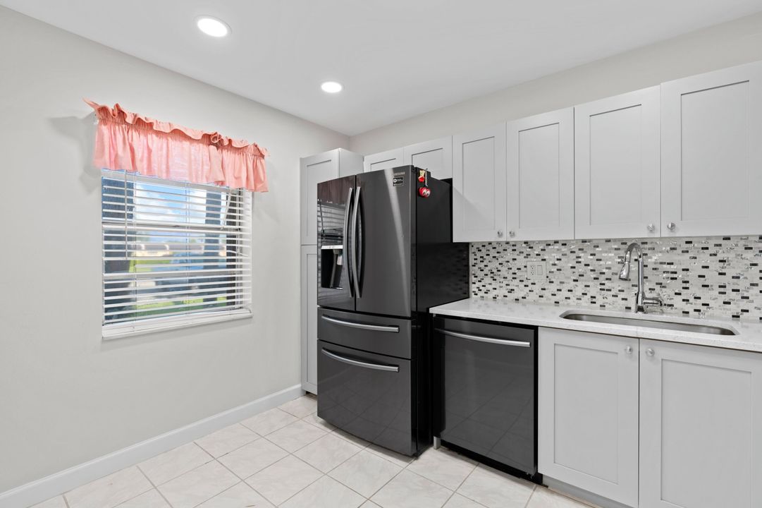 Active With Contract: $159,500 (2 beds, 2 baths, 1096 Square Feet)