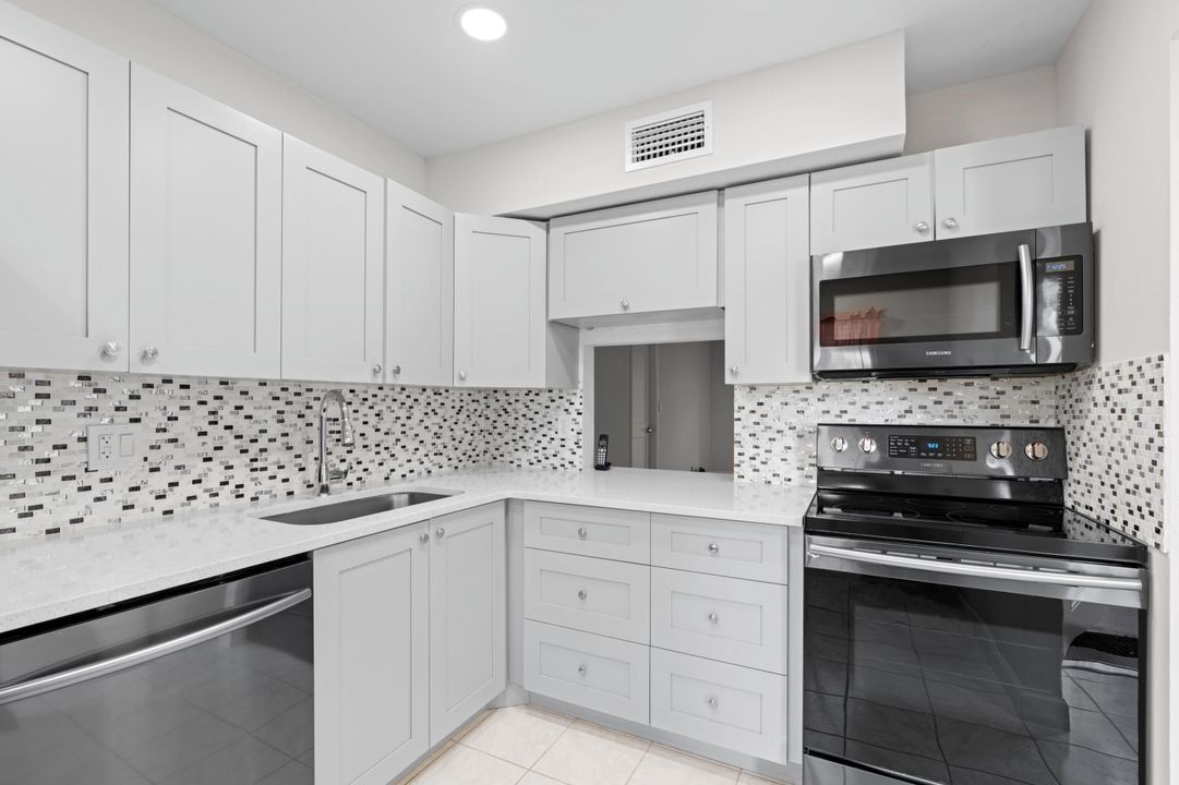 Active With Contract: $159,500 (2 beds, 2 baths, 1096 Square Feet)