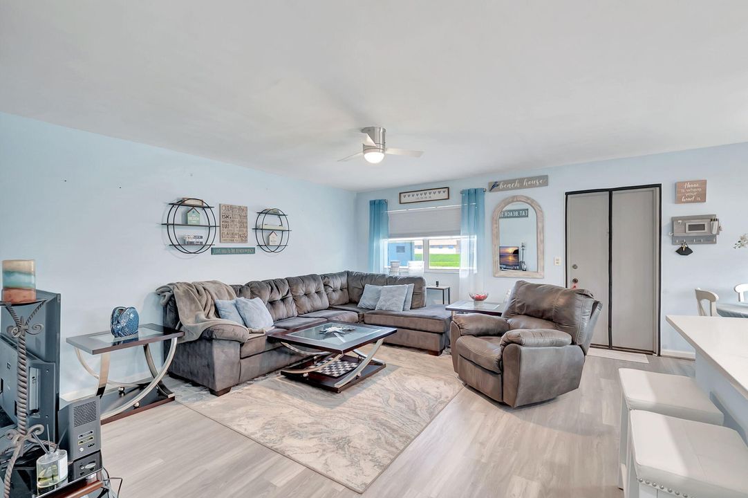 Active With Contract: $2,200 (2 beds, 2 baths, 880 Square Feet)