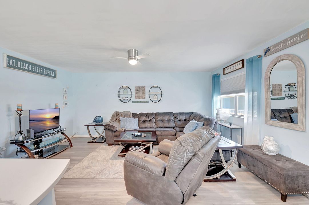 Active With Contract: $2,200 (2 beds, 2 baths, 880 Square Feet)