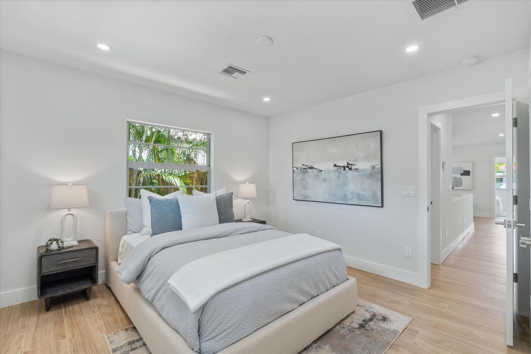 For Sale: $1,049,000 (2 beds, 2 baths, 1132 Square Feet)