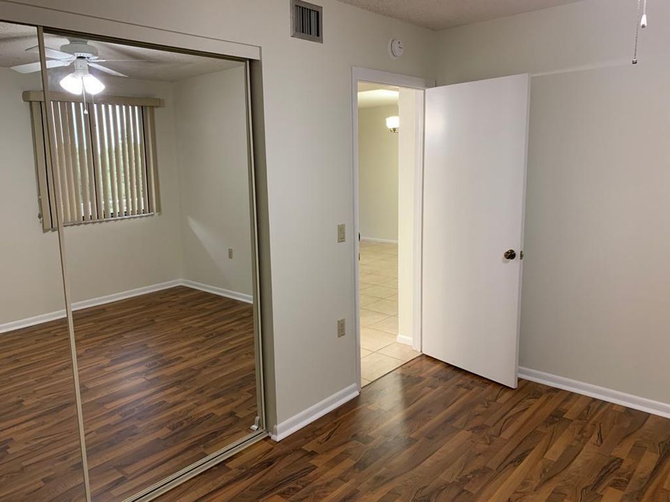 Active With Contract: $2,000 (2 beds, 2 baths, 1385 Square Feet)