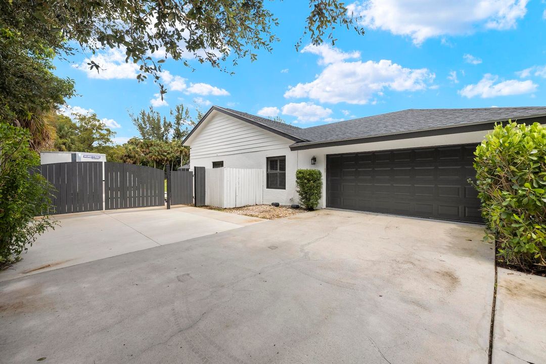 Active With Contract: $1,474,000 (5 beds, 3 baths, 3200 Square Feet)