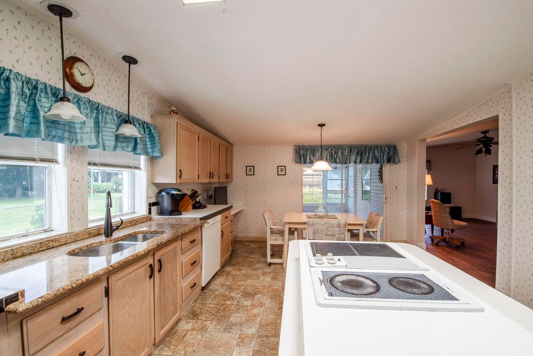 For Sale: $279,900 (3 beds, 2 baths, 2090 Square Feet)