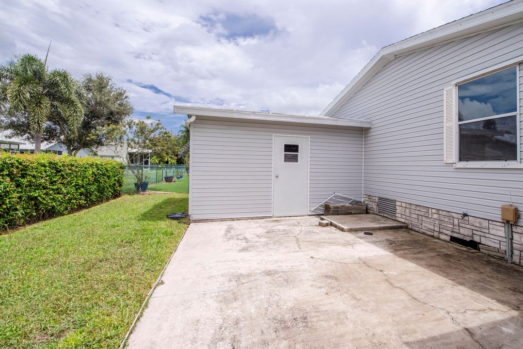 For Sale: $279,900 (3 beds, 2 baths, 2090 Square Feet)