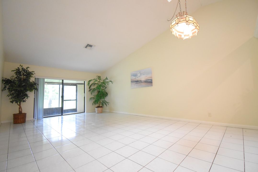 Active With Contract: $2,850 (2 beds, 2 baths, 1230 Square Feet)