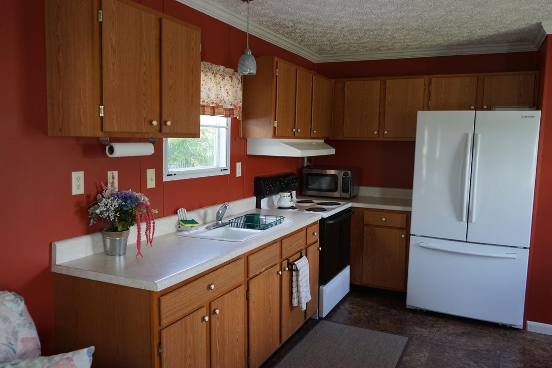 For Sale: $110,000 (2 beds, 2 baths, 728 Square Feet)