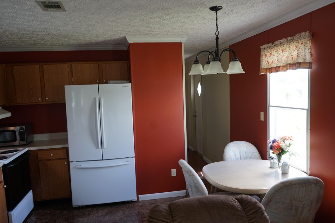 For Sale: $110,000 (2 beds, 2 baths, 728 Square Feet)