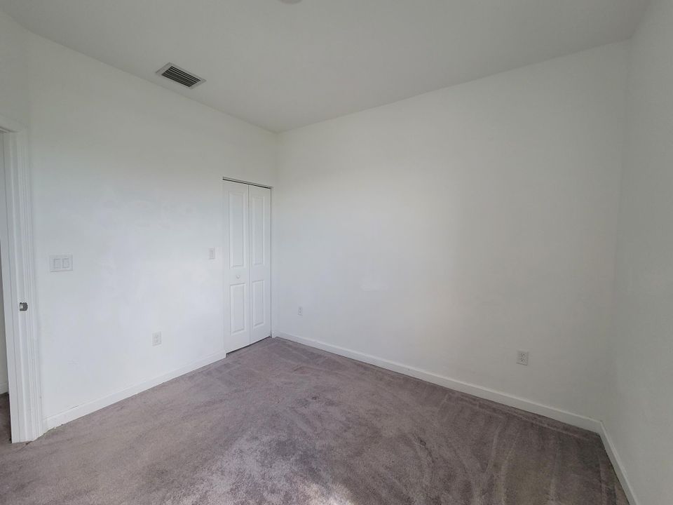 Active With Contract: $2,550 (3 beds, 2 baths, 1749 Square Feet)