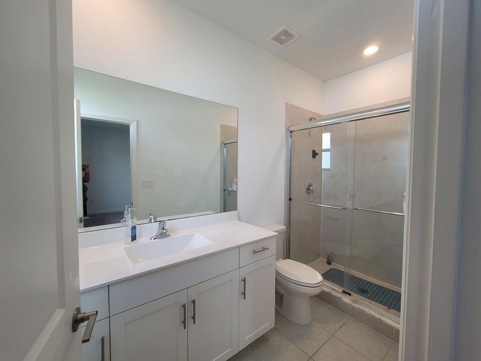 Active With Contract: $2,550 (3 beds, 2 baths, 1749 Square Feet)