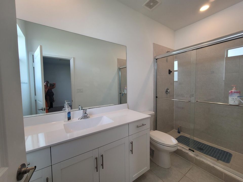 Active With Contract: $2,550 (3 beds, 2 baths, 1749 Square Feet)