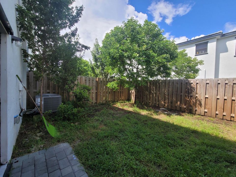 Active With Contract: $2,550 (3 beds, 2 baths, 1749 Square Feet)