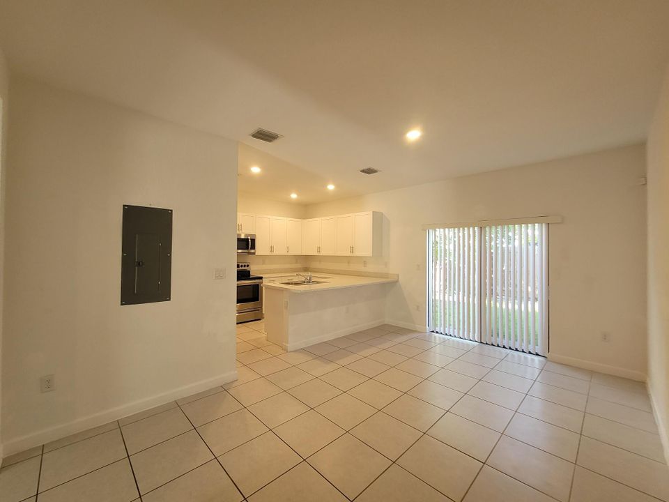 Active With Contract: $2,550 (3 beds, 2 baths, 1749 Square Feet)