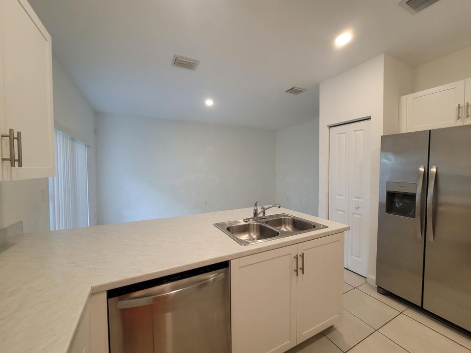 Active With Contract: $2,550 (3 beds, 2 baths, 1749 Square Feet)