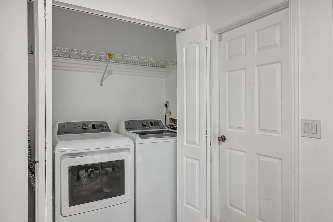 For Sale: $218,800 (2 beds, 2 baths, 1354 Square Feet)