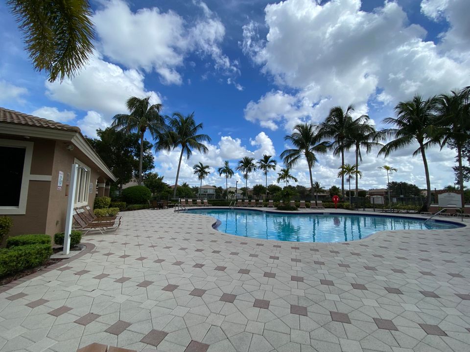 Active With Contract: $3,800 (5 beds, 3 baths, 2677 Square Feet)