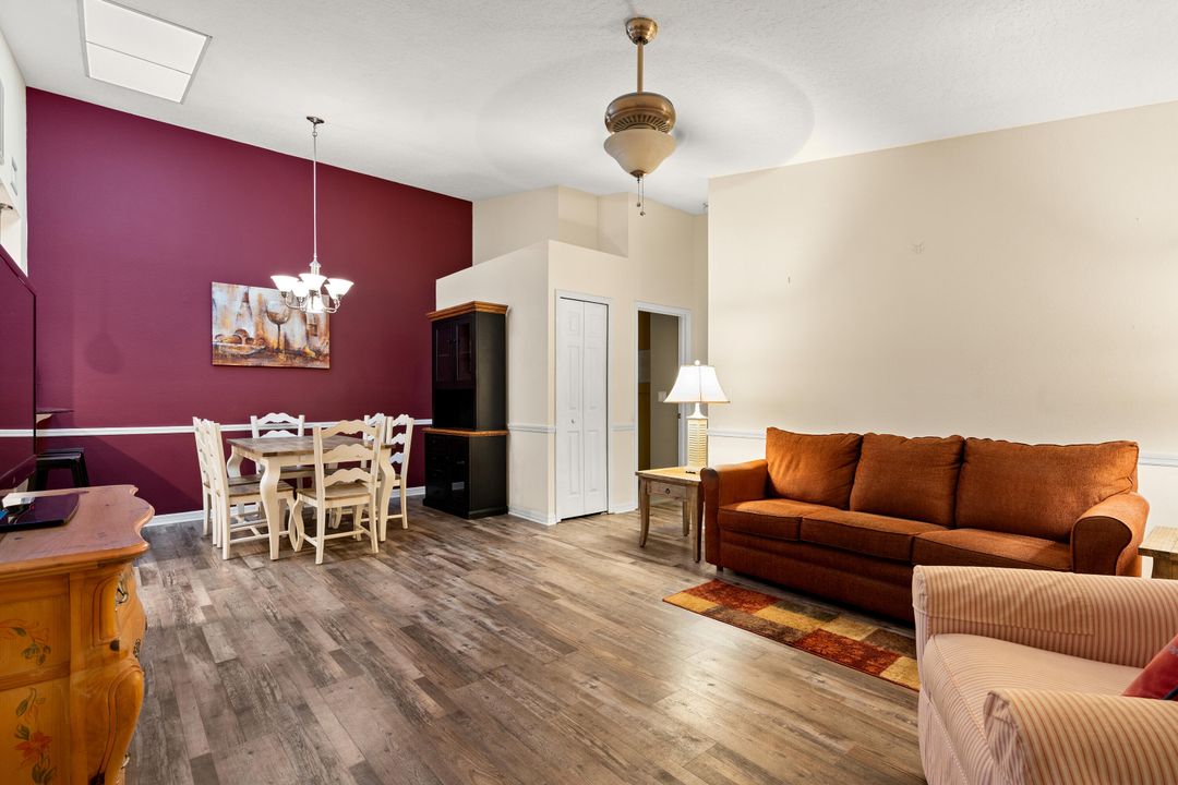 For Sale: $195,000 (2 beds, 2 baths, 1067 Square Feet)