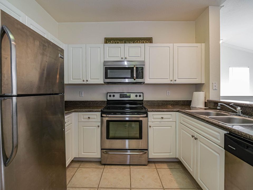 For Sale: $249,000 (2 beds, 2 baths, 1140 Square Feet)