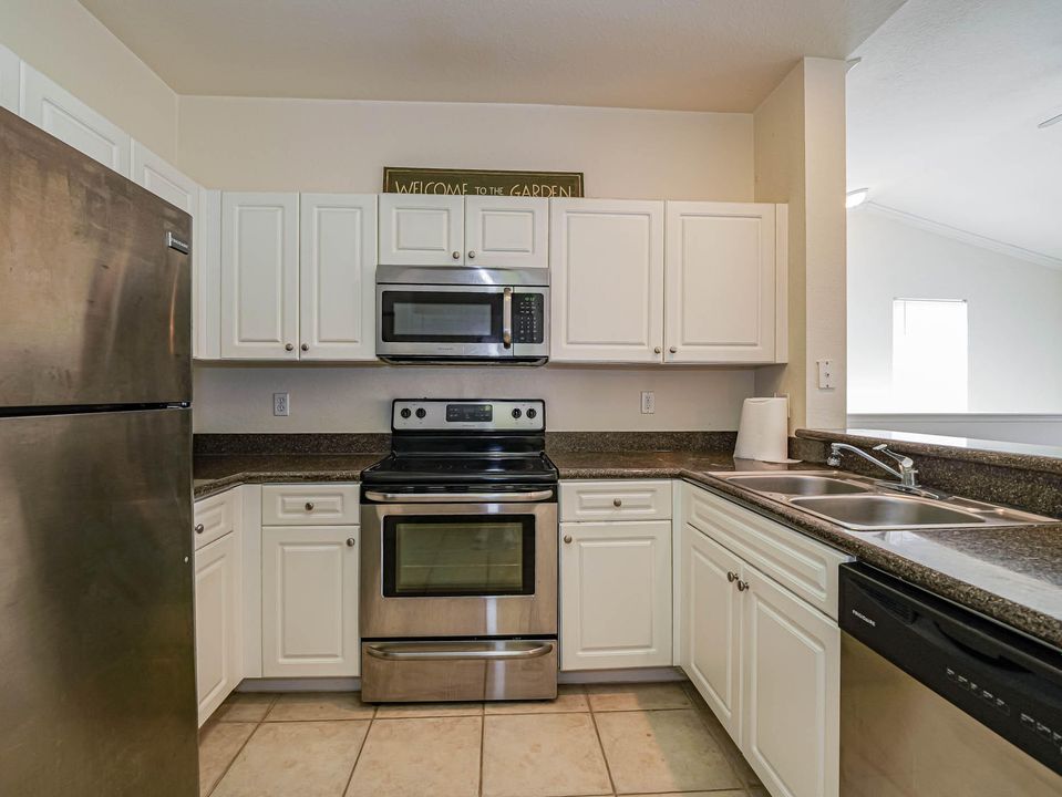 For Sale: $249,000 (2 beds, 2 baths, 1140 Square Feet)