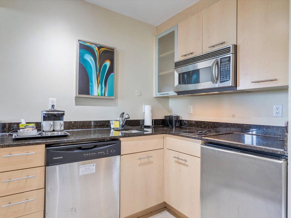 For Sale: $349,900 (2 beds, 2 baths, 836 Square Feet)