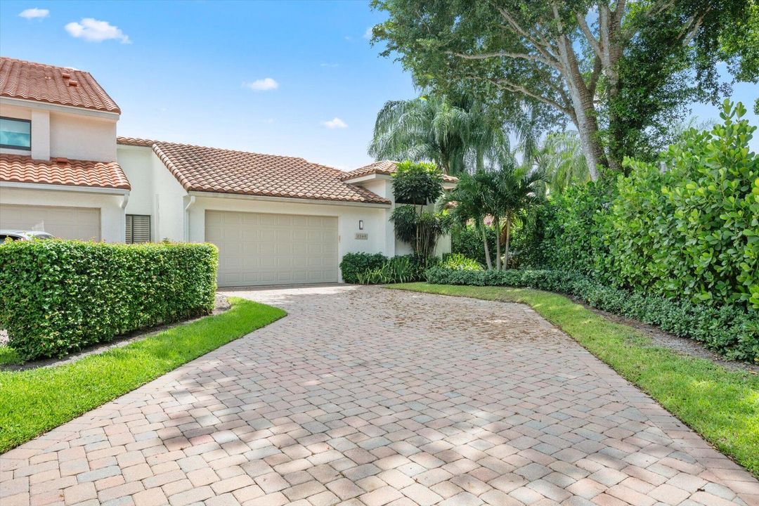 For Sale: $1,350,000 (3 beds, 3 baths, 2703 Square Feet)