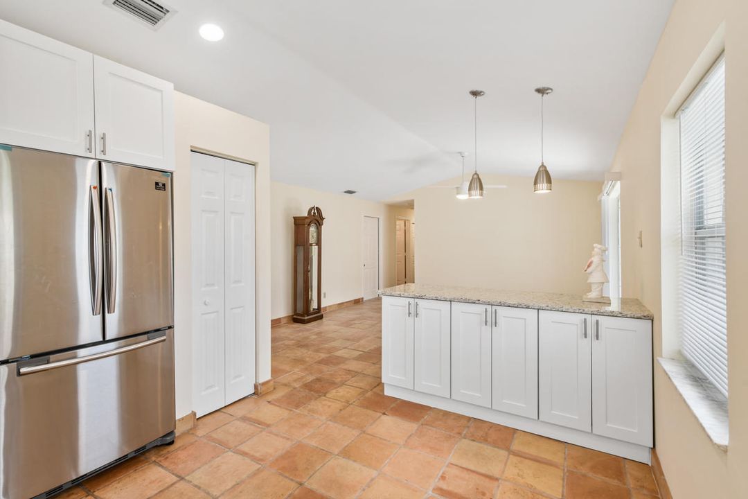 For Sale: $475,000 (2 beds, 2 baths, 1243 Square Feet)