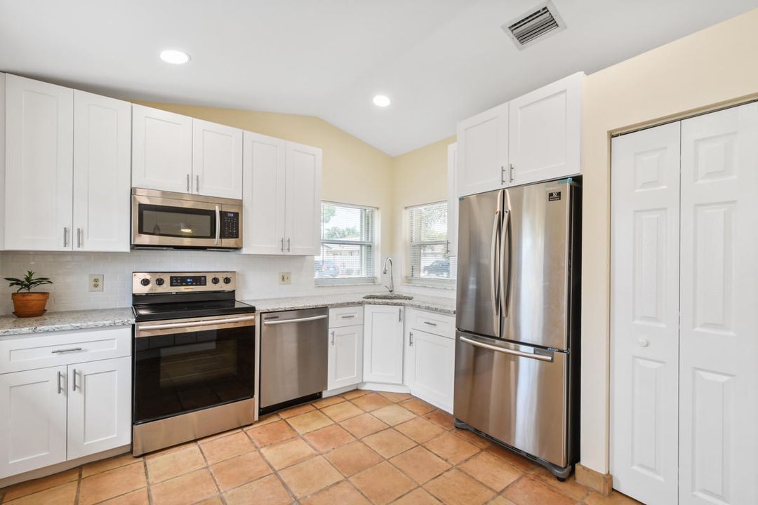 For Sale: $475,000 (2 beds, 2 baths, 1243 Square Feet)