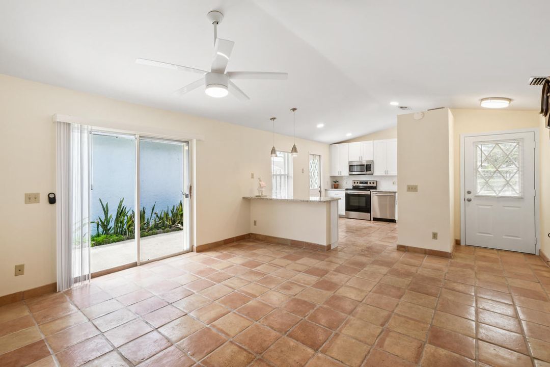 For Sale: $475,000 (2 beds, 2 baths, 1243 Square Feet)